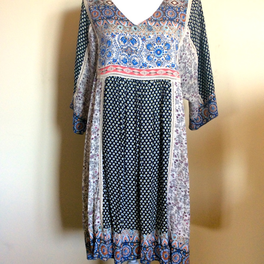 SUNDANCE VINTAGE INSPIRED V NECK DRESS